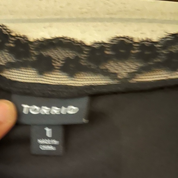 Torrid babydoll style top lace long bell sleeve goth stretch scoop neck 1x black - Picture 5 of 8